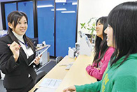 元気の良いあいさつ | 明るい笑顔で迎えます