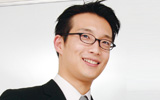 英語担当 宇津城 靖人